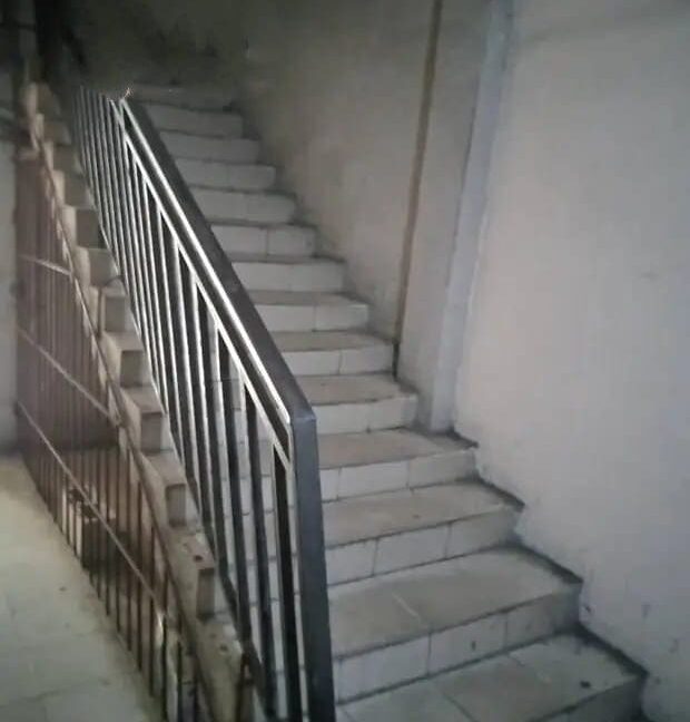 47462752_1593379490769_620x827